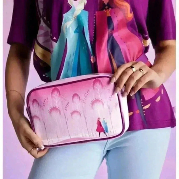 NEW‎ Disney Frozen Elsa And Anna Hip Pack Purse NWOT - Picture 2 of 11